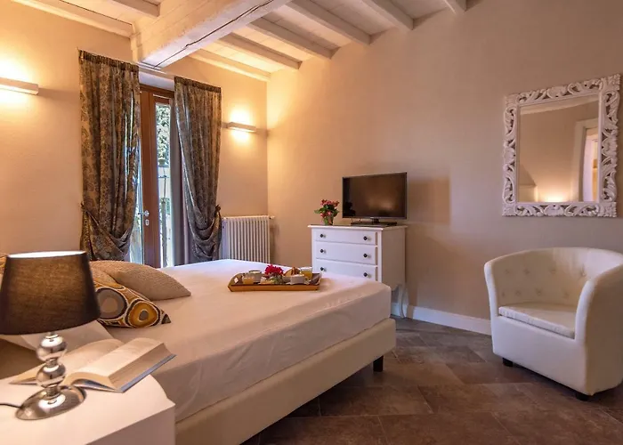 Borgo Di Cellaia With Pool & 公寓式酒店 4*